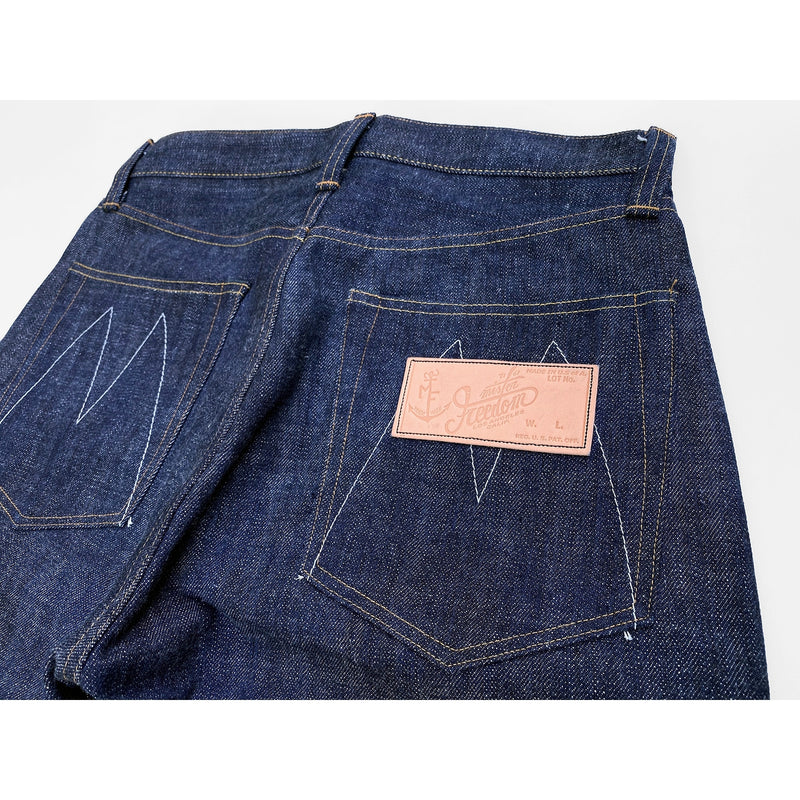CALIFORNIAN LOT. 674 - "HAWAII" DENIM Classic vintage five-pocket blue jeans pattern and MF® original white “M” stitch design on rear pockets.