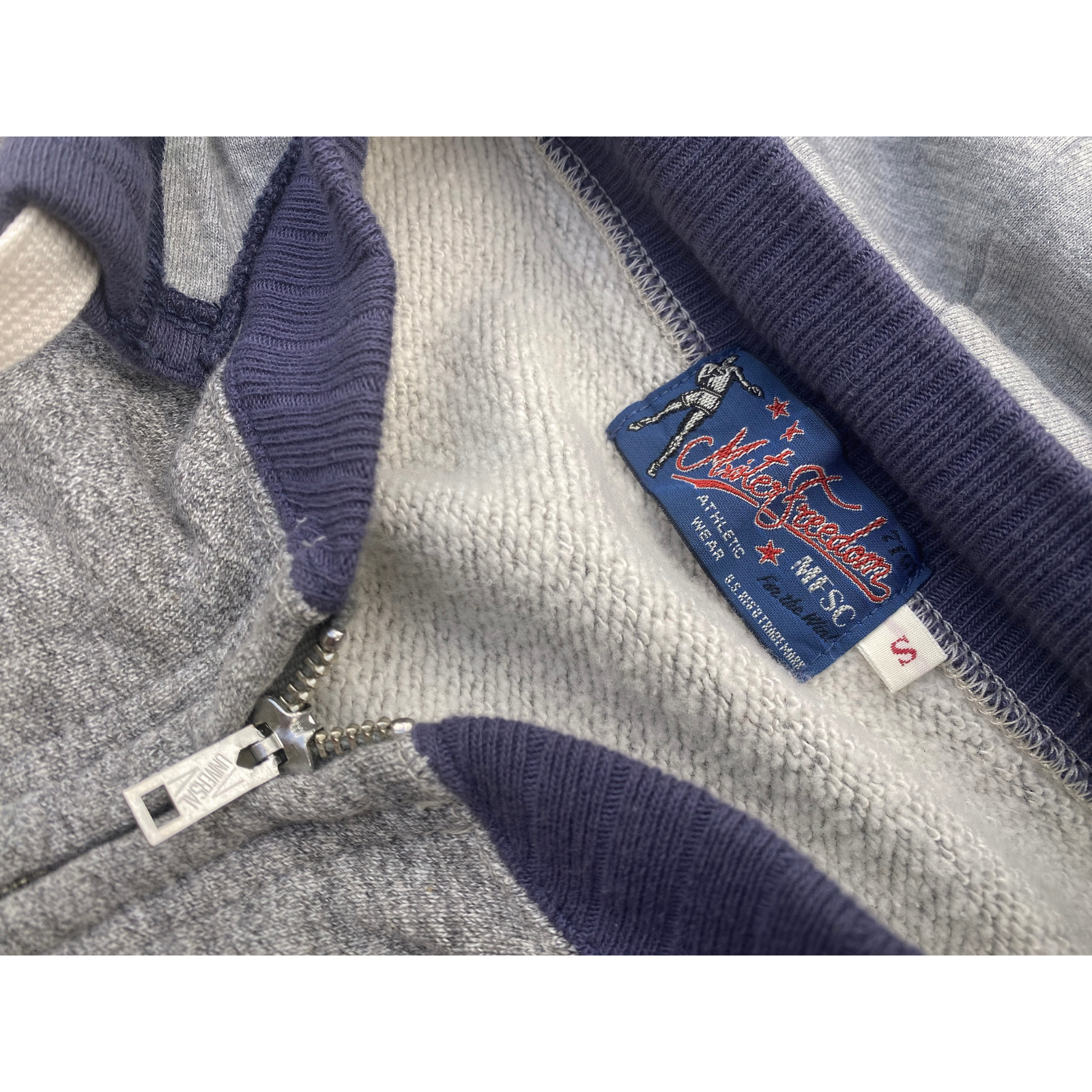 The Contender Sweatshirt - Heather Grey | Mister Freedom®